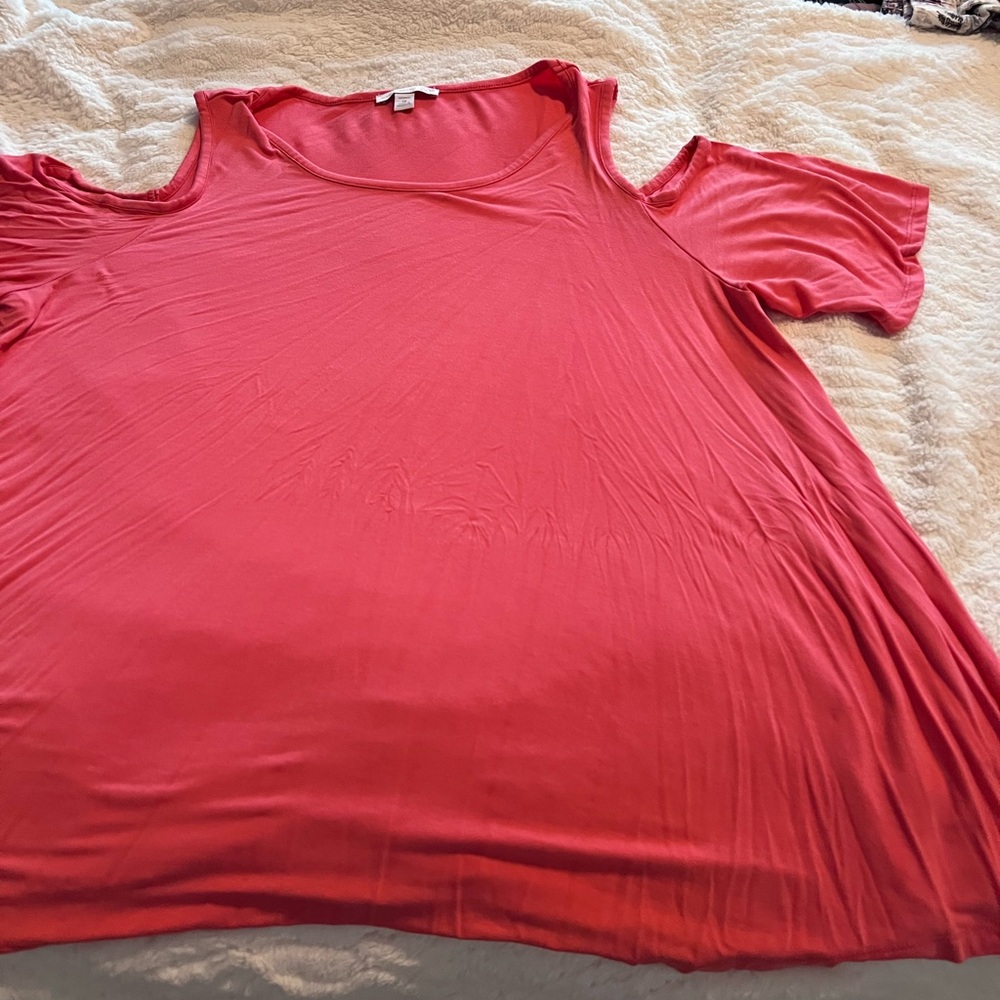 Women’s coral cold shoulder 1x top